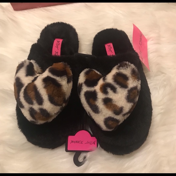 🎉HP🎉💕Betsey Johnson Blk cheetah Furry slippers - Picture 2 of 7